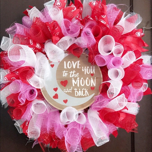Valentine’s Day deco mesh wreath - Picture 1 of 3